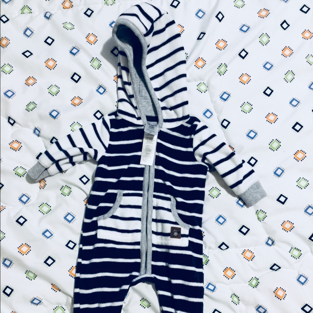 ❌SOLD❌Cute Stripe ❄️ suit